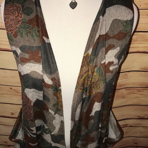 🆕 FREE!!! Draped Camo/Bronze Rose Cascade Vest - Picture 4 of 7